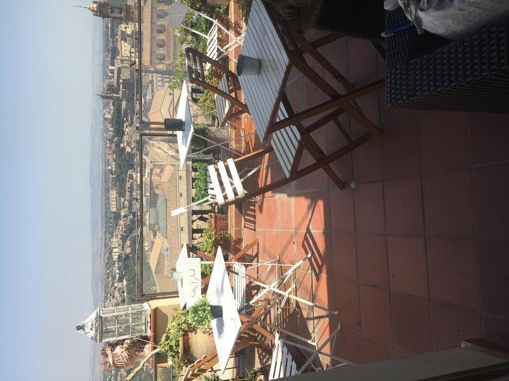 Casa Tipica Siciliana Patronale Home Bedandbreakfast Tremetrisoprailcielo Camere Con Vista, Colazione Interna In Terrazzo Panoramico Кальтаджироне Экстерьер фото