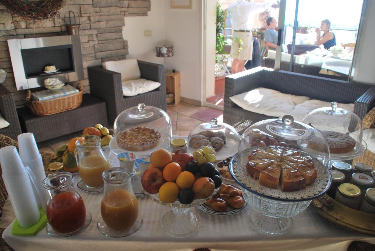 Casa Tipica Siciliana Patronale Home Bedandbreakfast Tremetrisoprailcielo Camere Con Vista, Colazione Interna In Terrazzo Panoramico Кальтаджироне Экстерьер фото