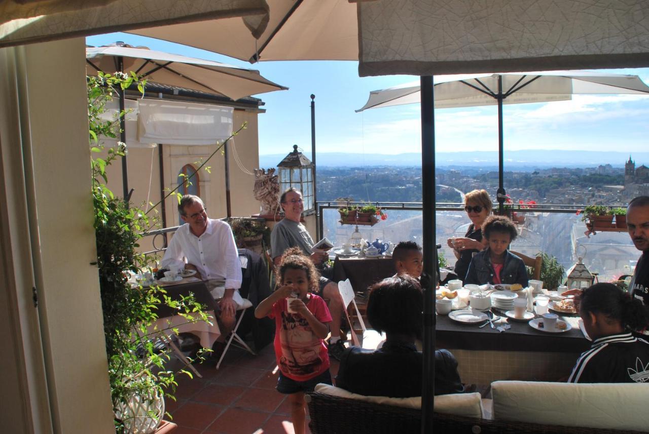 Casa Tipica Siciliana Patronale Home Bedandbreakfast Tremetrisoprailcielo Camere Con Vista, Colazione Interna In Terrazzo Panoramico Кальтаджироне Экстерьер фото