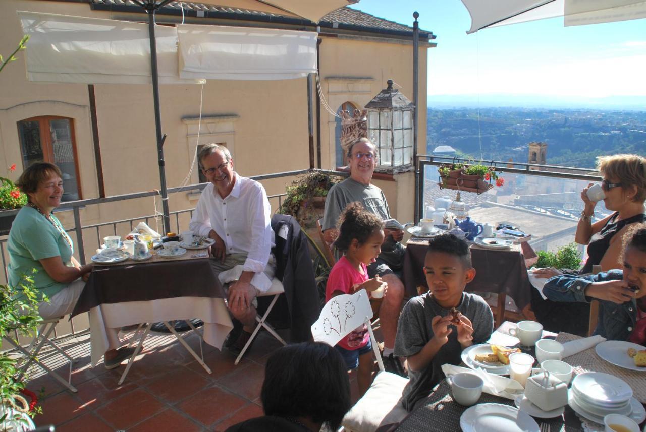 Casa Tipica Siciliana Patronale Home Bedandbreakfast Tremetrisoprailcielo Camere Con Vista, Colazione Interna In Terrazzo Panoramico Кальтаджироне Экстерьер фото