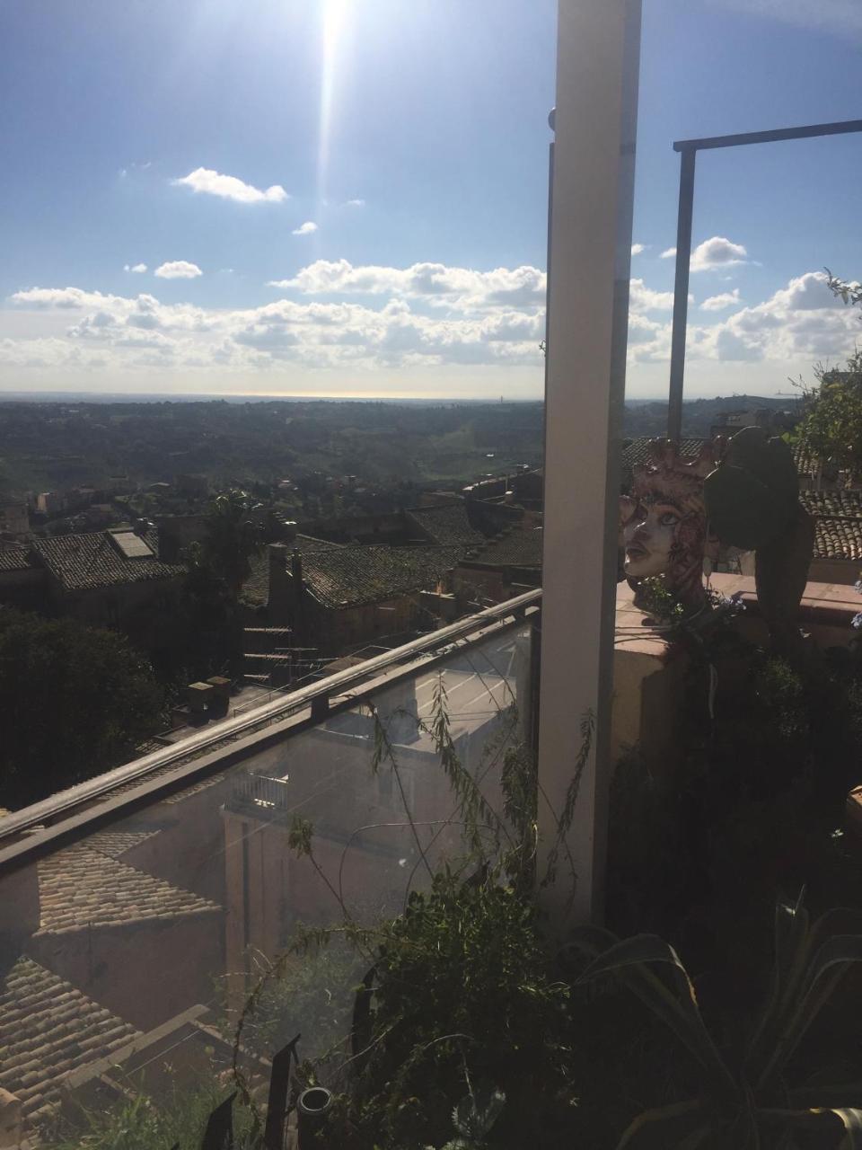 Casa Tipica Siciliana Patronale Home Bedandbreakfast Tremetrisoprailcielo Camere Con Vista, Colazione Interna In Terrazzo Panoramico Кальтаджироне Экстерьер фото